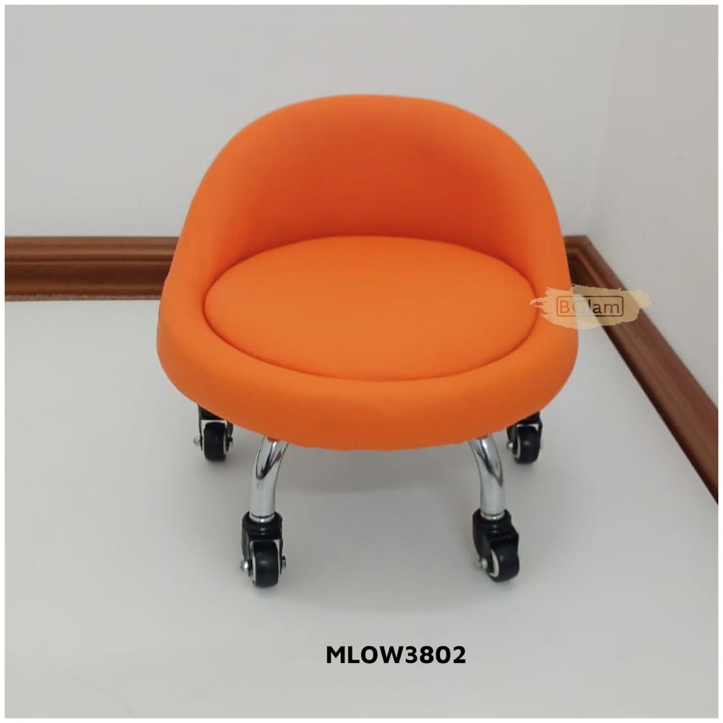 Low profile stool on wheels with back support | 31cm | Orange